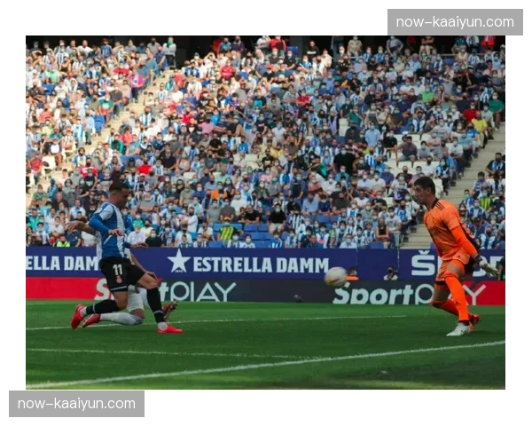 西班牙人后防线重组 阵容变化影响防守稳定性 西班牙人后防线重组 阵容变化影响防守稳定性